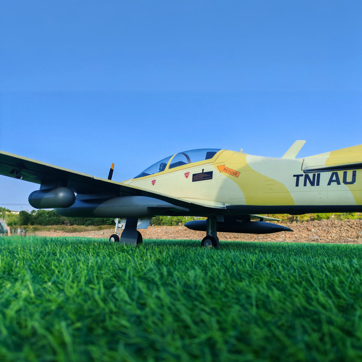 Dynam EMB 312 Tucano 4S Radio Controlled Scale Plane 1300mm Wingspan w Flaps PNP BNF RTF DY8981