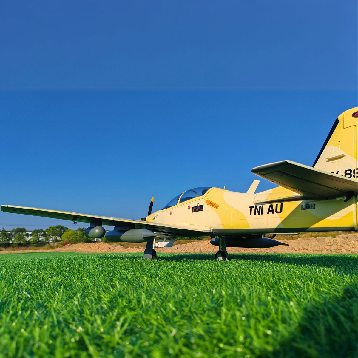 Dynam EMB 312 Tucano 4S Radio Controlled Scale Plane 1300mm Wingspan w Flaps PNP BNF RTF DY8981