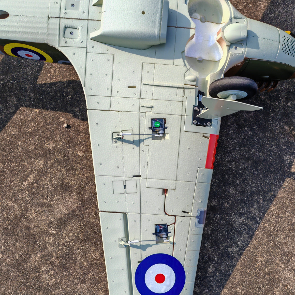 Dynam-Hawker-Hurricane-V3-4S-Remote-Controlled-RC-Warbird-Airplane-1250mm-Flaps-DY8966-PNP-iStone-BNF-SRTF_24