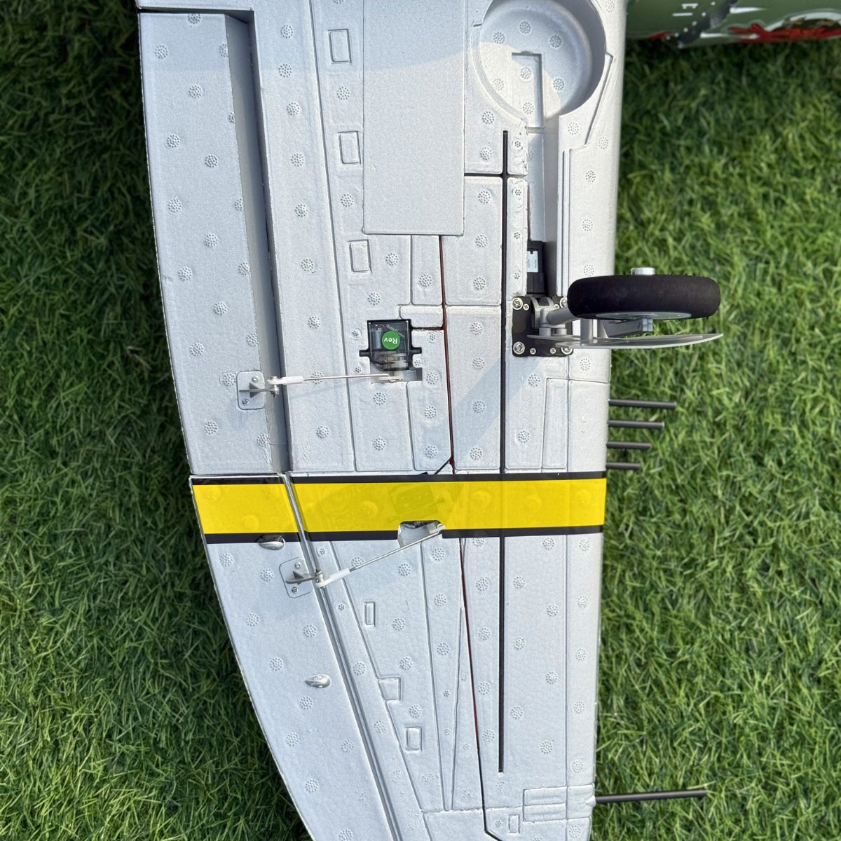 Dynam P 47D Thunderbolt V2 4S RC Radio Control Warbird Airplane 1220mm w Flaps PNP BNF RTF DY8956