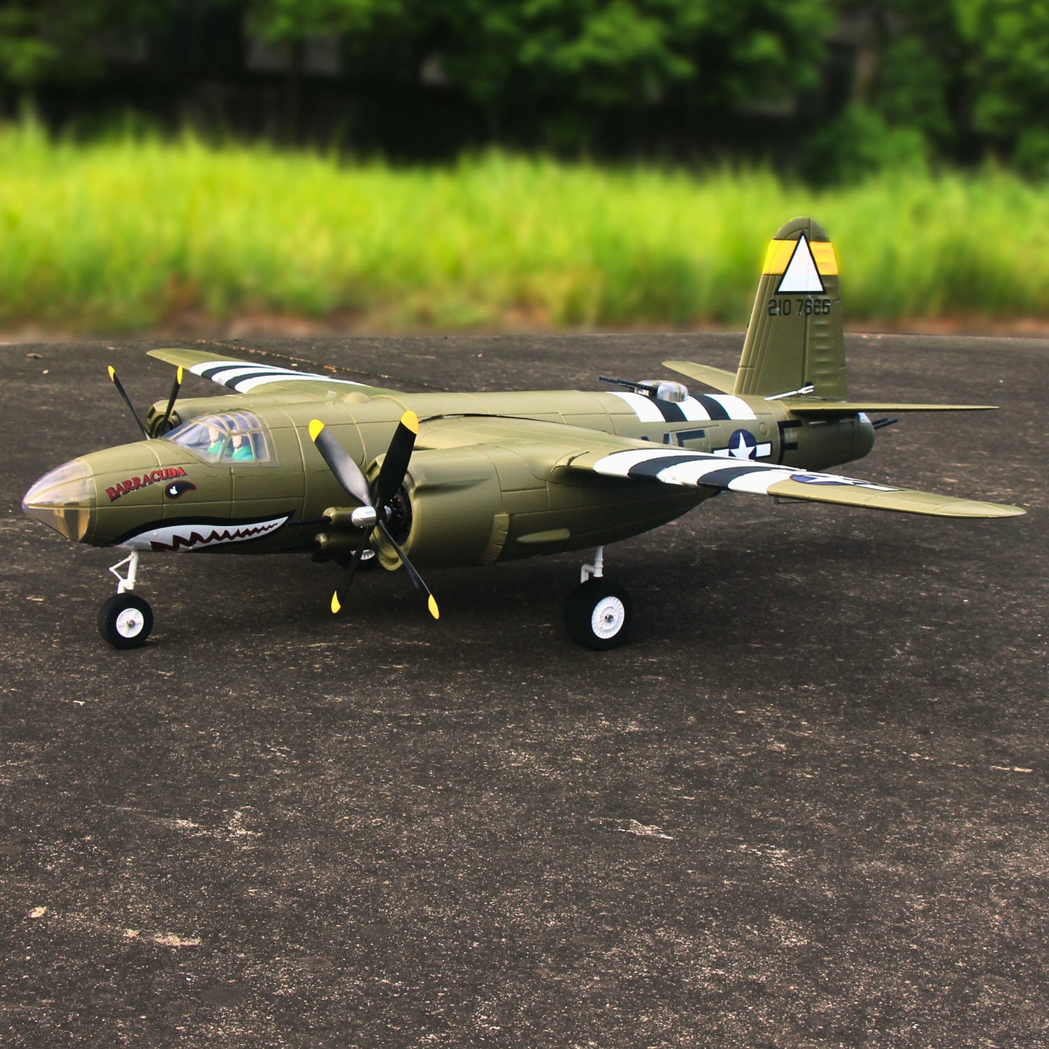 Dynam B-26 Marauder Green 4S Zweimotoriger RC Warbird Bomber 1,5 m mit Landeklappen