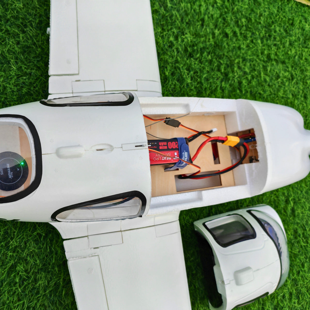 vylepšené! Dynam Cirrus SR22 V3 Trainer 3S/4S White RC Scale Letadlo 1,4 m Rozpětí Křídel