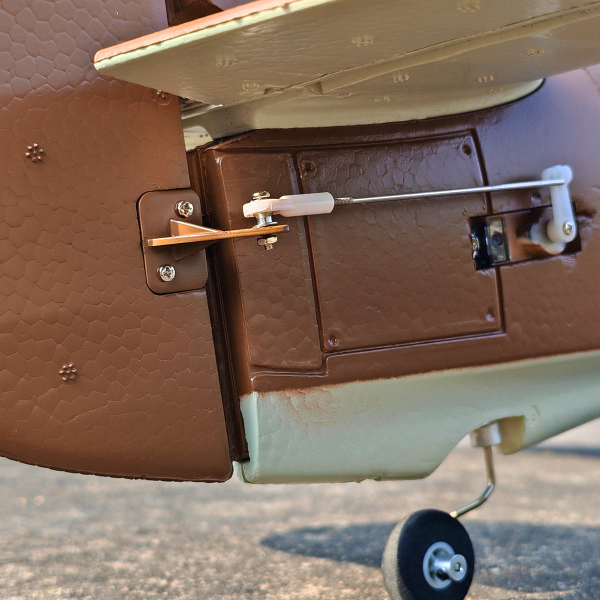 Dynam-Hawker-Hurricane-V3-4S-Remote-Controlled-RC-Warbird-Airplane-1250mm-Flaps-DY8966-PNP-iStone-BNF-SRTF_12